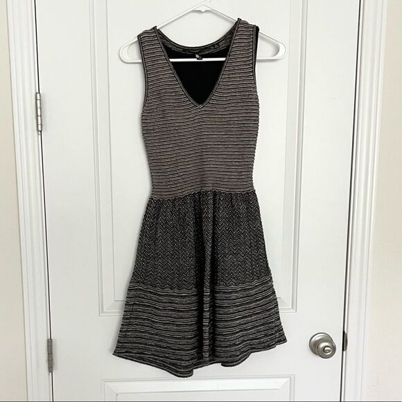 Test Pattern Sweater Dress by Knitted & Knotted - Picture 3 of 6